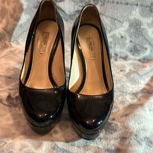 Black and cream Prada heels hight is 5 size is 37 and a half and used